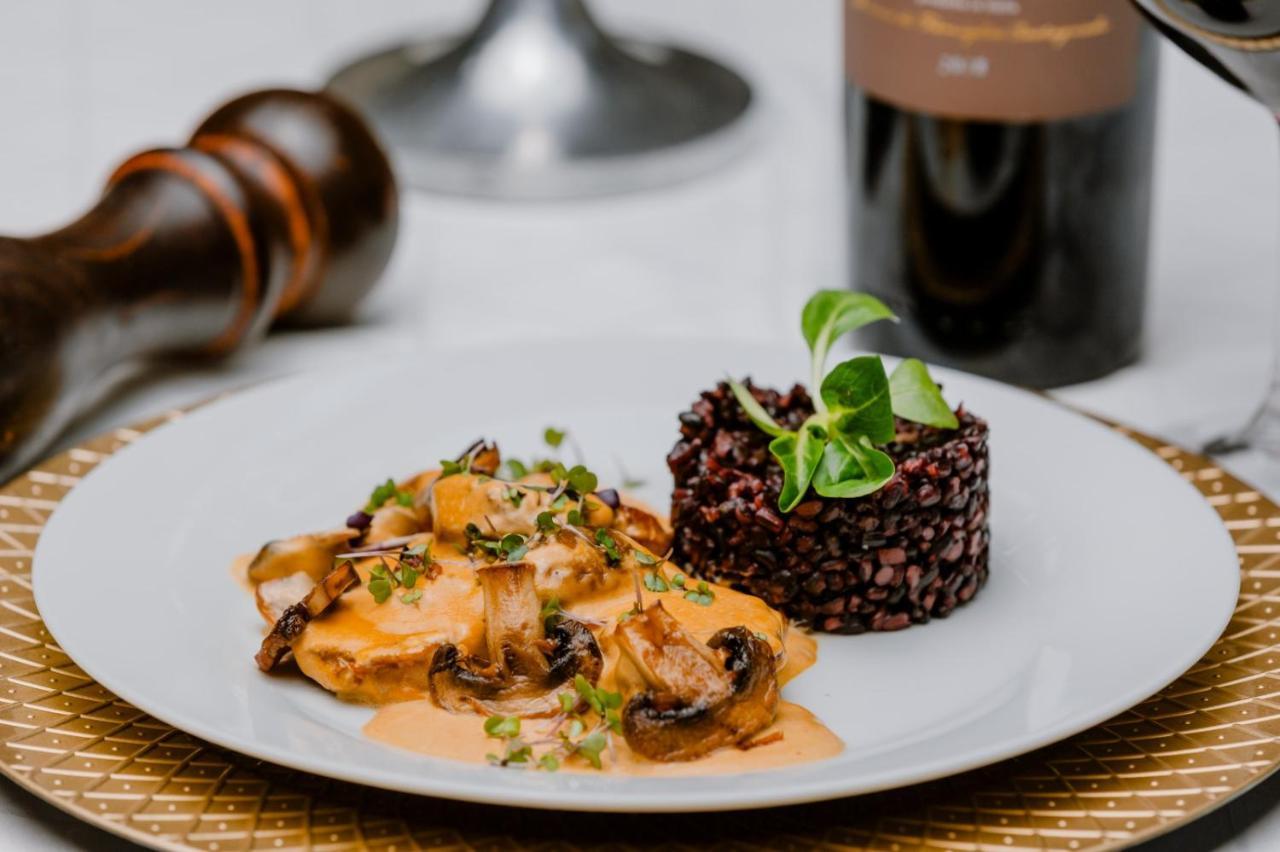 La Fontaine Hotel Hunedoara Ngoại thất bức ảnh